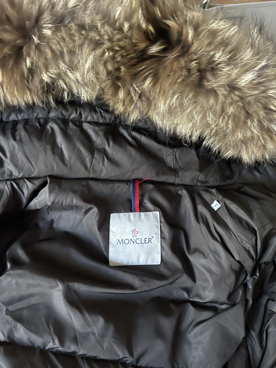 Moncler Giacche: Moncler Daunenjacke mit Pelz Gr. 2 – Usato da Luzern venduto da w.welihodska 7