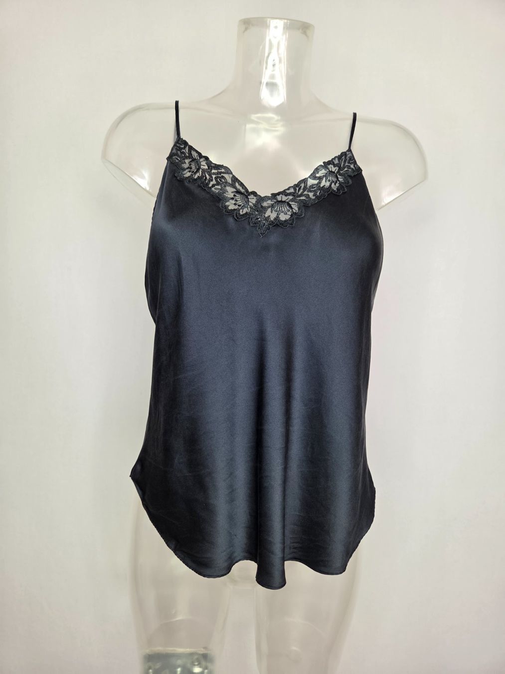 Globus Top: Globus Seidentop Spitze - M – Usato da Bern venduto da -Aniko-