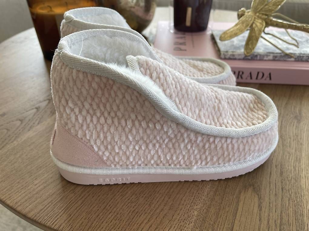 Schuhe für Jungen: Esprit Kinder Hausschuhe  – Gebraucht aus Inwil von 0107MI