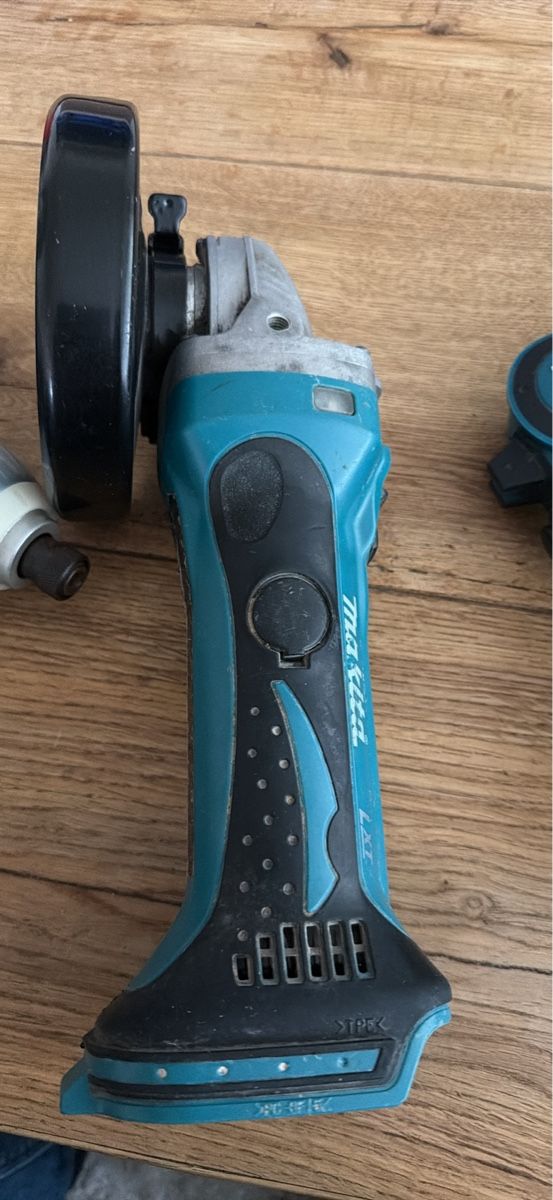 Makita Tutte le macchine: Makita: Schlagschrauber, Winkelschleifer, Scheinwerfer – Usato da Düdingen venduto da baj_zv89 1