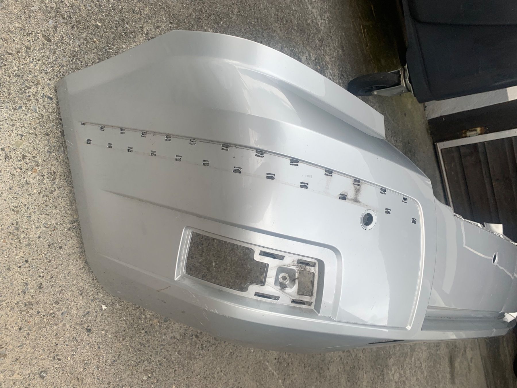 Mercedes-Benz Tutti pezzi di ricambio auto: Stossstange Mercedes GLK – Usato da Emmenbrücke venduto da Jorimat 3