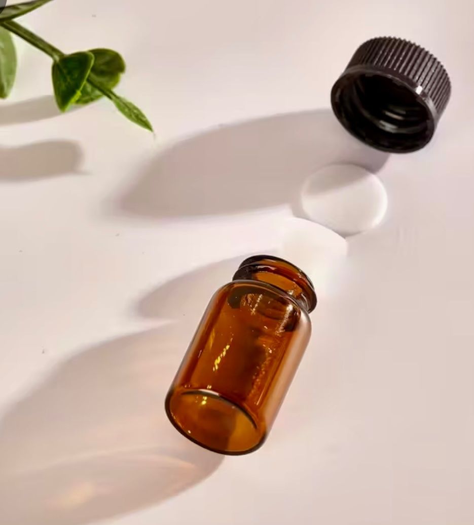 Altro in Stoviglie & Bicchieri: Mini Tropf-Fläschchen Braunglas, 3ml,   100 Stk – Nuovo e nell'imballaggio originale da Dättwil AG venduto da Tara670 1