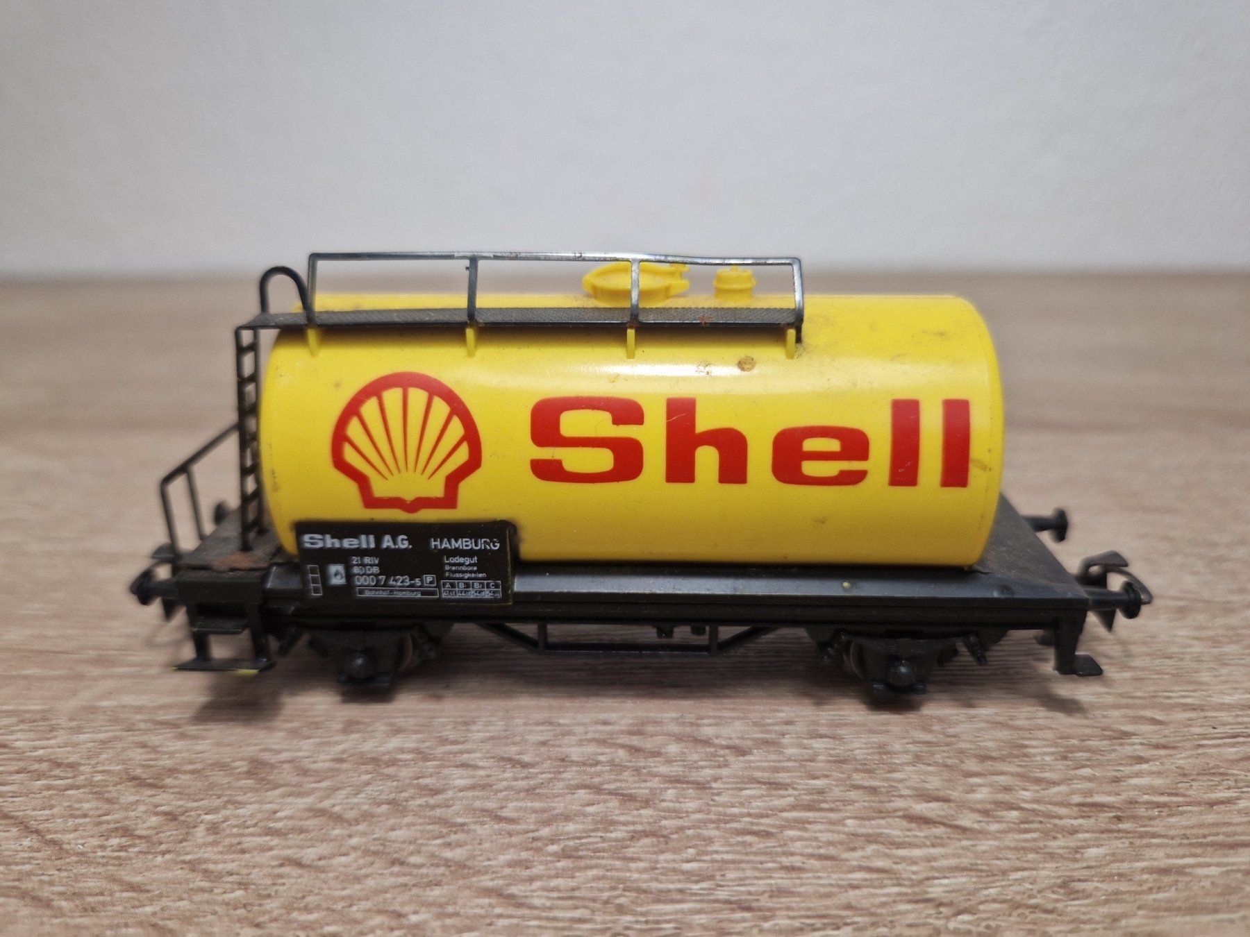 Märklin Modellini di ferrovie: Märklin Kesselwagen Shell H0 – Usato da St-Aubin-Sauges venduto da Lo_Go 1