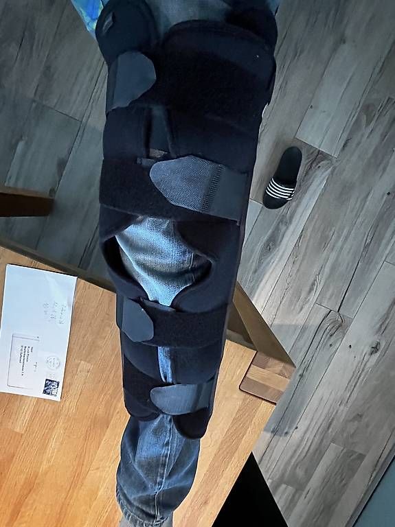 Appareils médicaux: Knieschiene mit Patellaaussparung – D'occasion à Safenwil par piku219