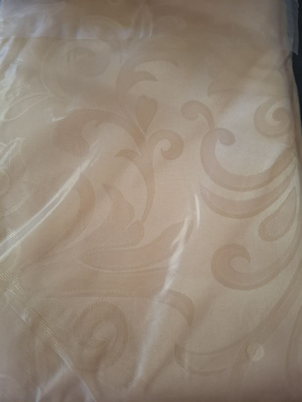 Altra biancheria da tavola: Tischtuch Golden 140x220cm                   100%  Polyester – Nuovo e nell'imballaggio originale da Buchrain venduto da Sracer0