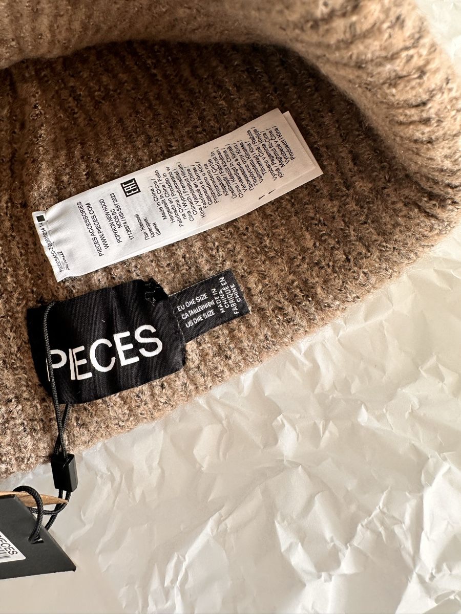 Hüte, Mützen & Caps: Wunderschöner Beanie, neu, Neupreis: CHF 18.- – Neu und originalverpackt aus Zürich von MaxZurich 2