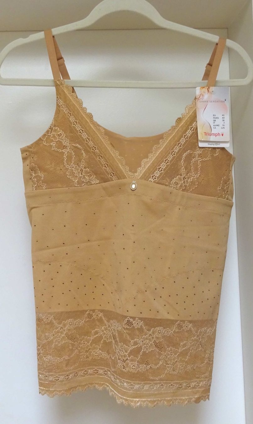 Triumph Altra biancheria intima: Triumph - Shapewear - Neues  Hemdchen - Grösse 42 – Nuovo e nell'imballaggio originale da Zofingen venduto da Justizia_01