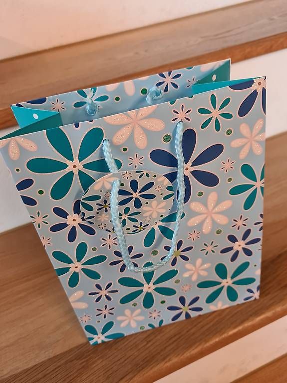 Borse: Papiertasche blau und rosa – Usato da Oberuzwil venduto da Noluma 3