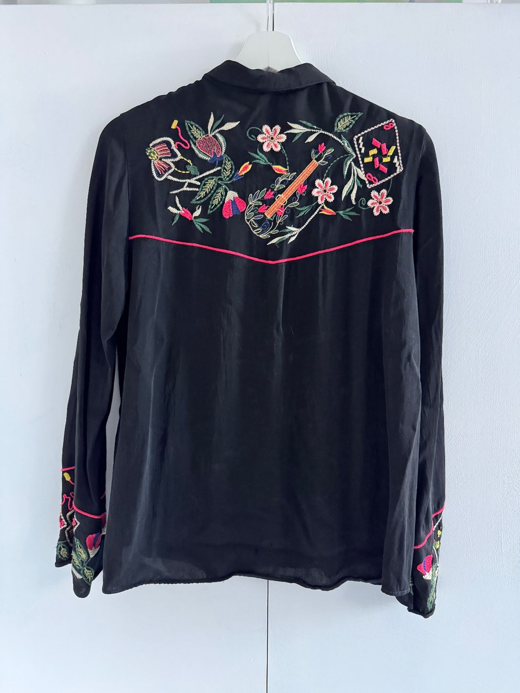 Zara Blusen: Chemise brodée Zara. – Gebraucht aus Clarens von Fmoi 1