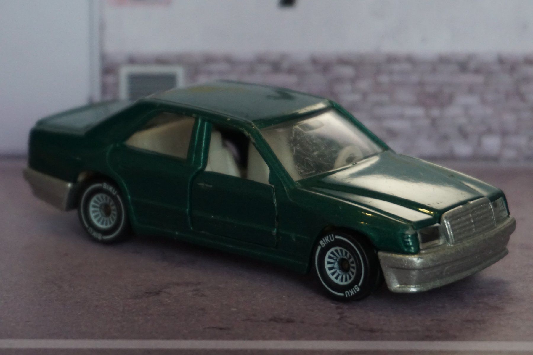 Siku Voitures modèles: Siku Mercedes 300 E RAR TOP !!!!!!!!!!!!!!!! – D'occasion à Reiden par Doppeldecker69