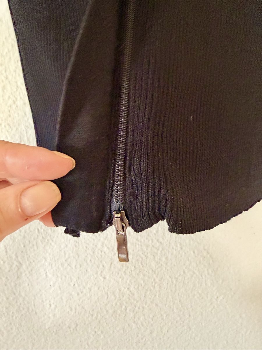 Max Mara Camicette: MaxMara Black Zip-Up silk Cardigan  – Usato da Oberwil b. Zug venduto da fis_2wtq 3