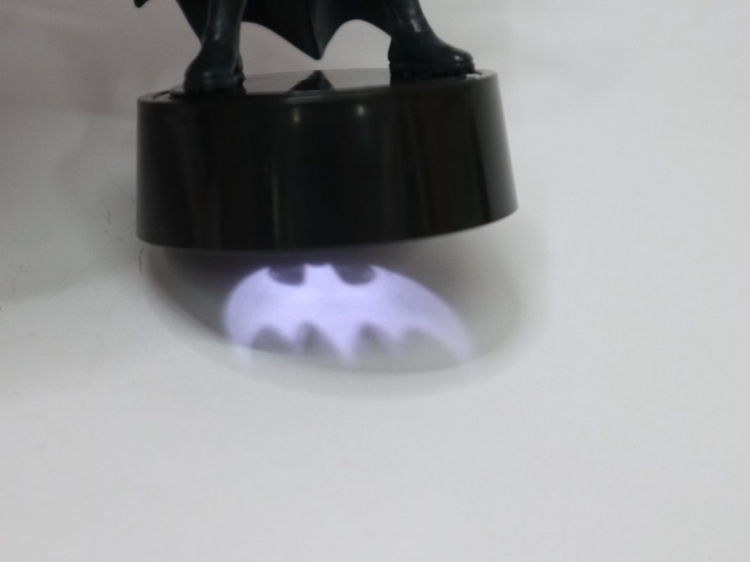 Figuren: DC Batman Figur mit Led Bat inkl. Batt. – Neu und originalverpackt aus Eschenbach SG von Astalavista 2