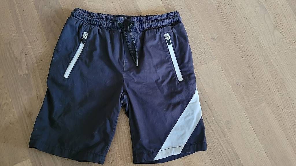 C&A Hosen: Coole Jungs Shorts Gr 140 – Gebraucht aus Zofingen von Loop_ReSale 1