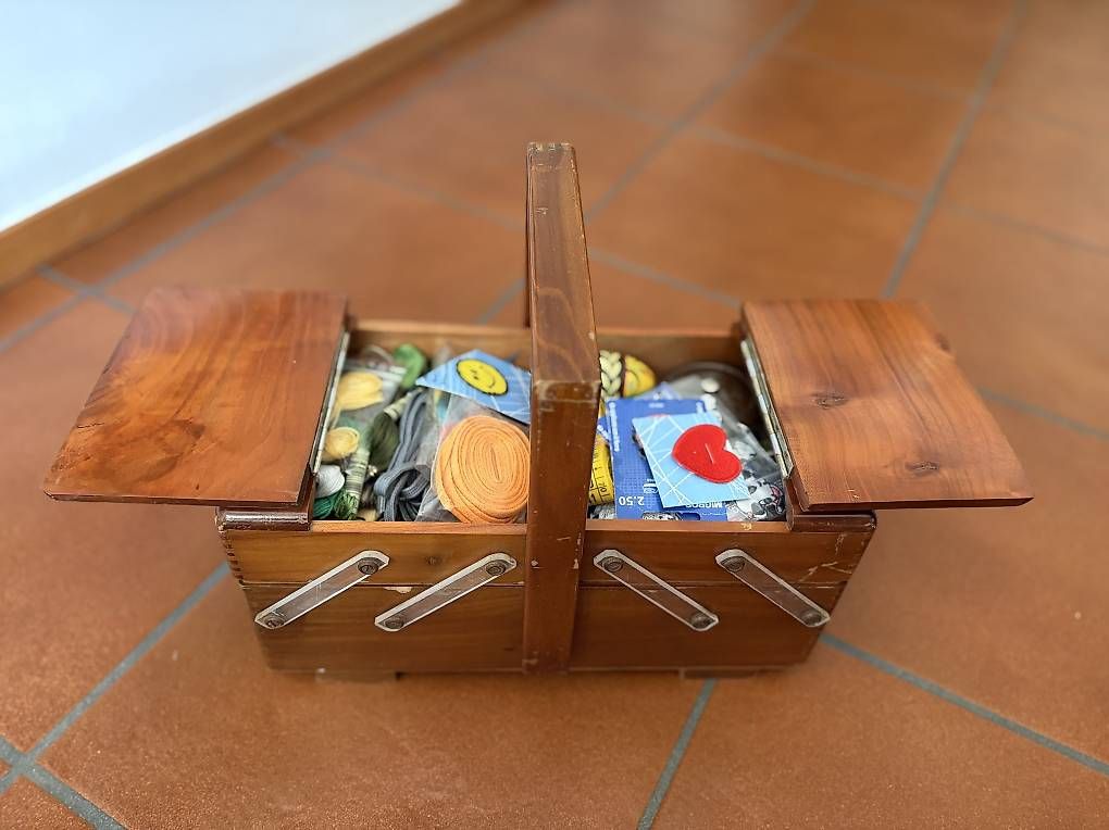 Alle Werkzeuge: Scatola da Cucito e merceria  – Gebraucht aus Cureglia von Alevintage74 1