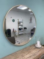 Miroir rond doré, parfait pour une déco tendance! ✨