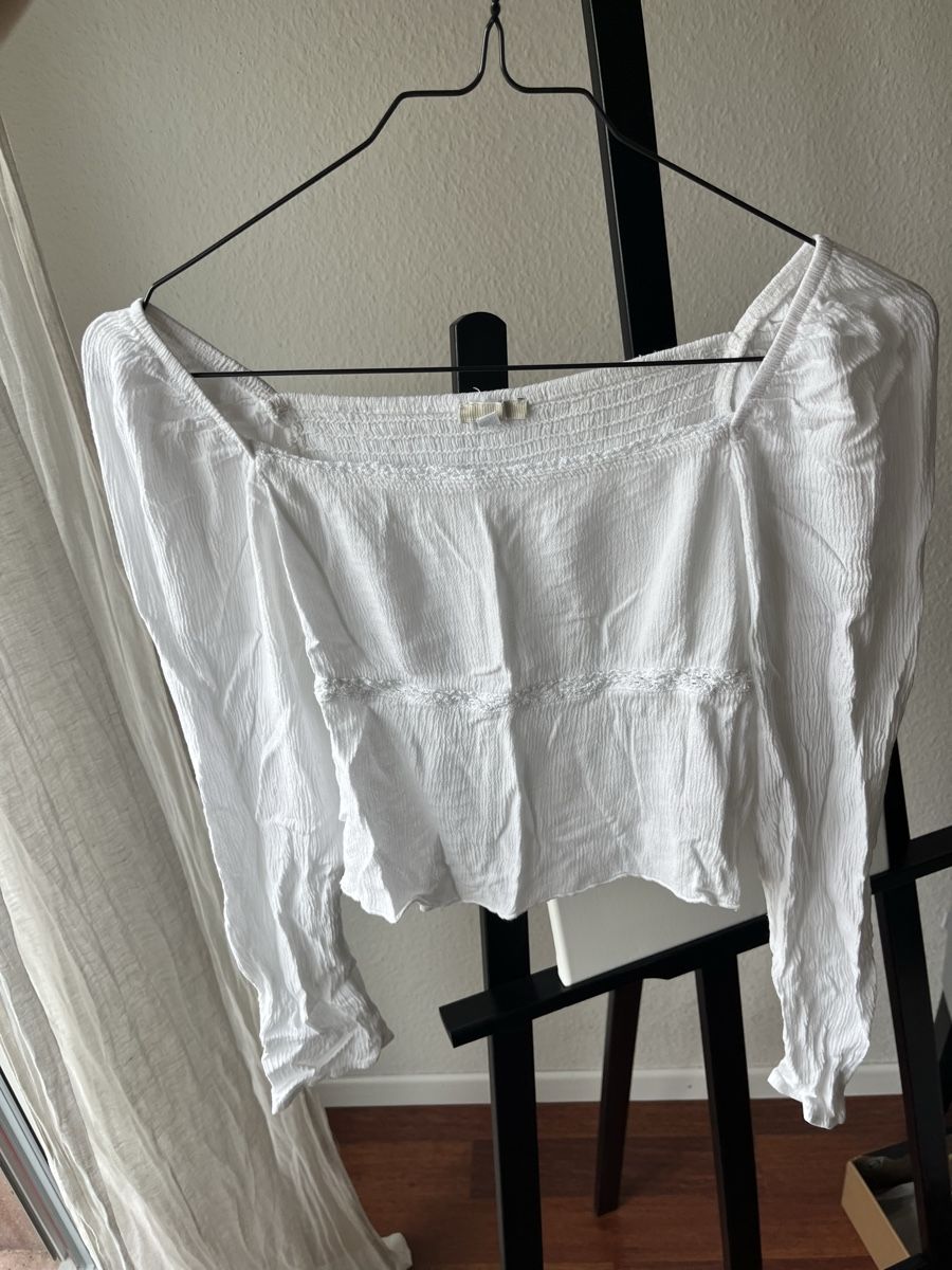 Brandy Melville Top: White Square Neck Crop Top – Usato da Cham venduto da max_q5dz 2