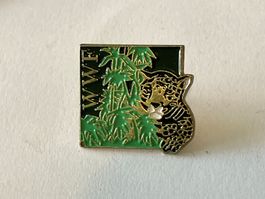 1 Pin WWF Panther