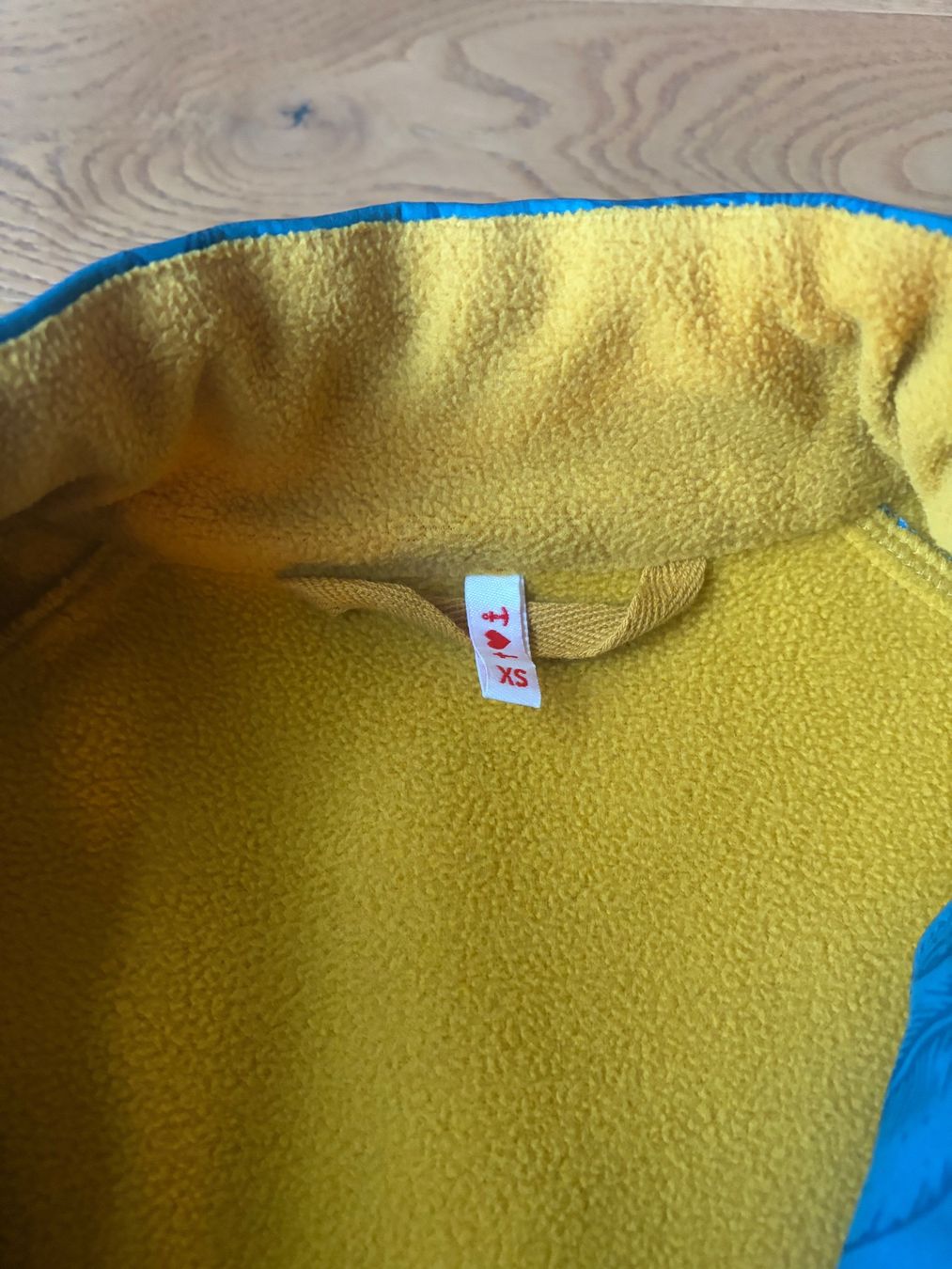 Jacken: Blutgeschwister – Gebraucht aus Unterseen von wen_j9zm 3