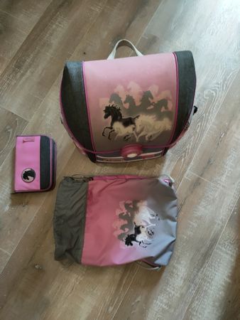 Schulranzen-Set mit Pferde Motiv
