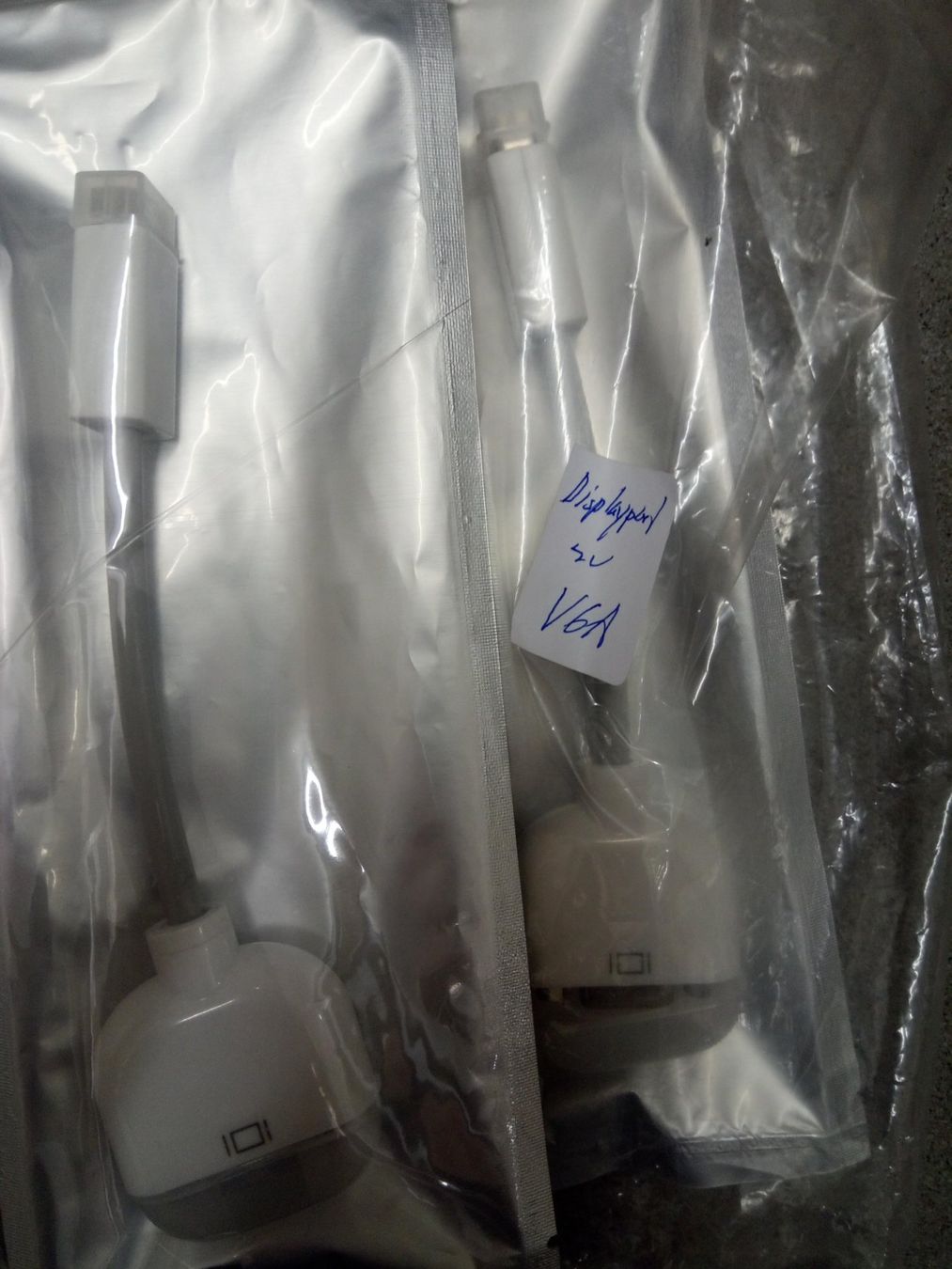 Laufwerke & Adapter: Displayport zu VGA Adapterkabel, Weiss – Neu und originalverpackt aus Ermatingen von rik4rdo