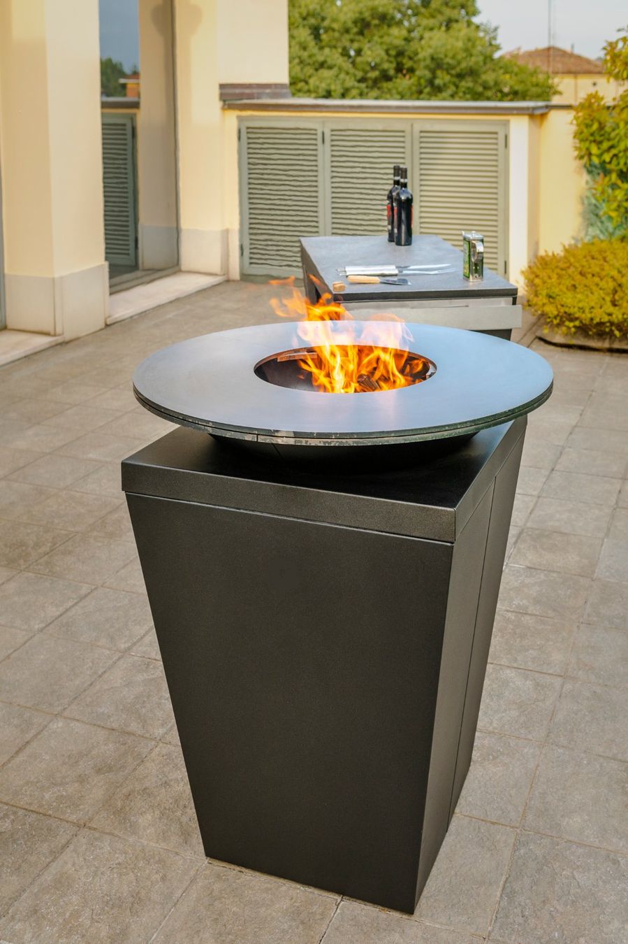 Bracieri: Feuerschale mit Kochplatte - Grillplatte - Corten/Schwarz – Nuovo e nell'imballaggio originale da Nottwil venduto da apa_gr27 2