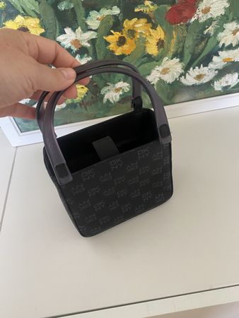 DKNY bag - Stylish & compact - Perfect for summer!