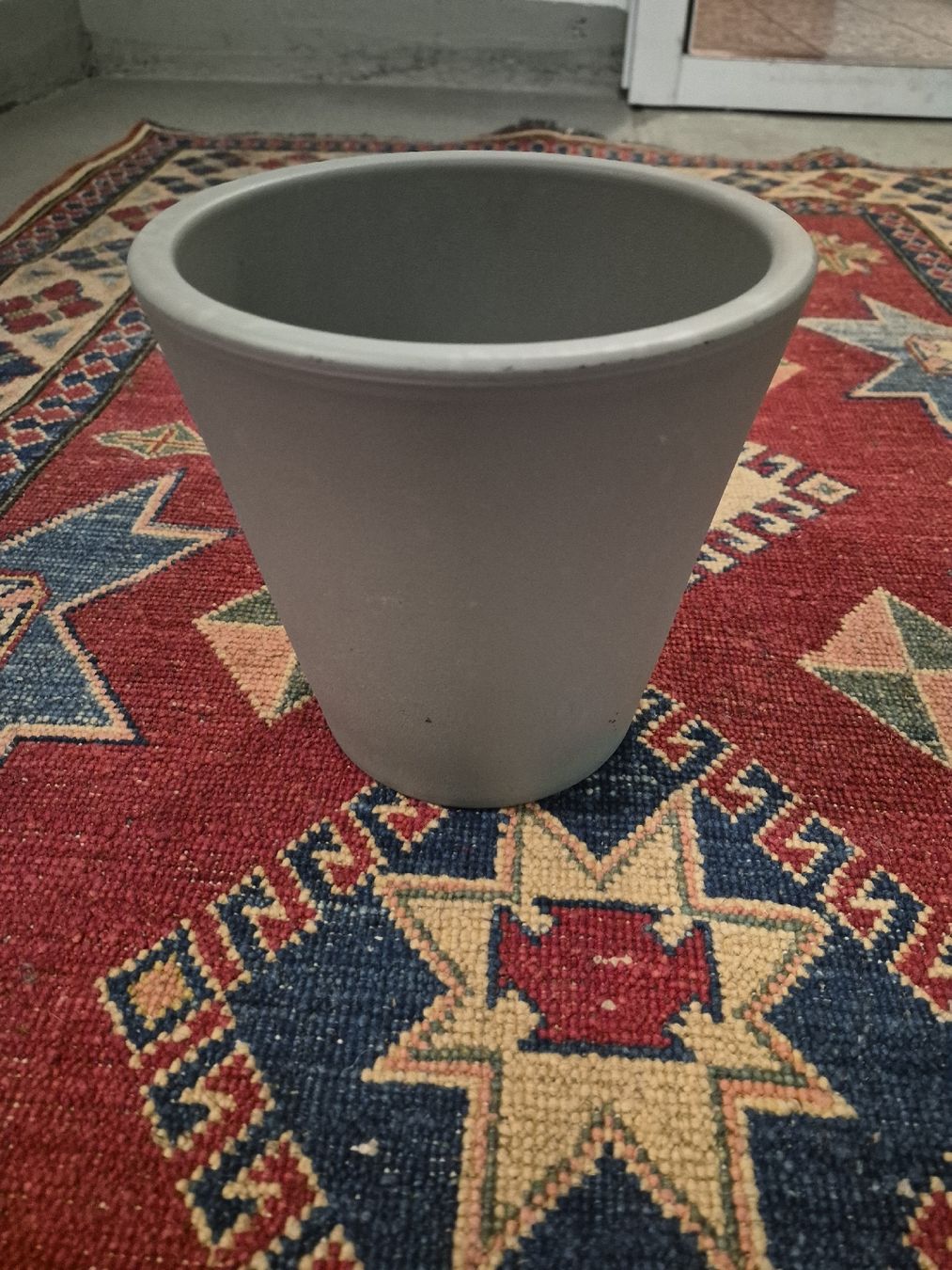 Blumentöpfe: 1 Flower Pot & Small Shelf (free) – Gebraucht aus Zürich von Nlisita