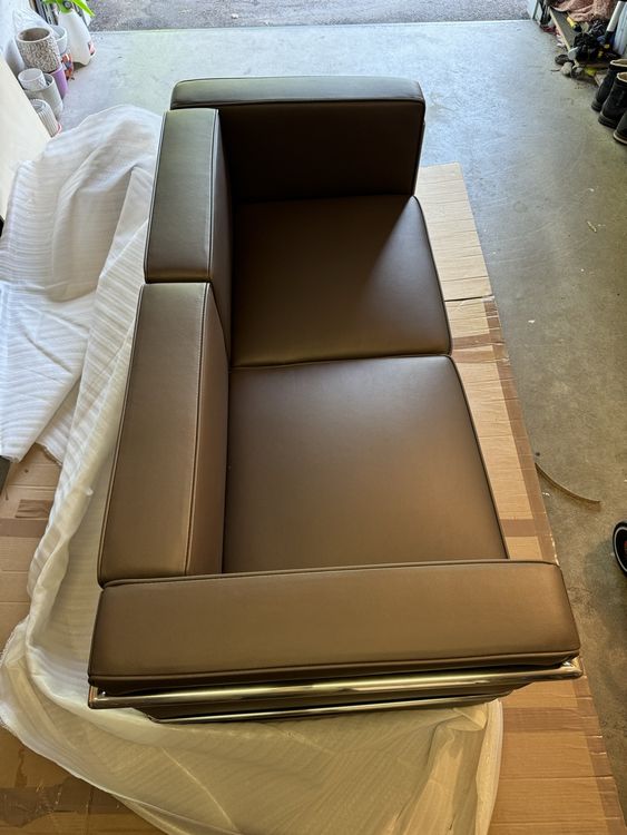 2 neue Sofa im Style von Le Corbusier (Replika) (Neu und — free download