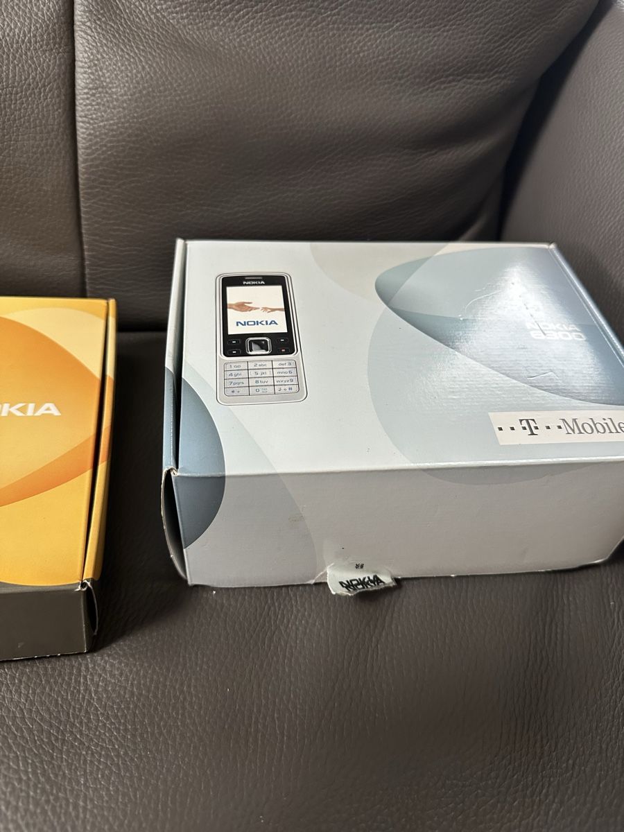 Nokia Telefoni cellulari / Smartphones: Nokia Handy 4 x mit ovp – Difettoso da Heerbrugg venduto da Amazon38 4