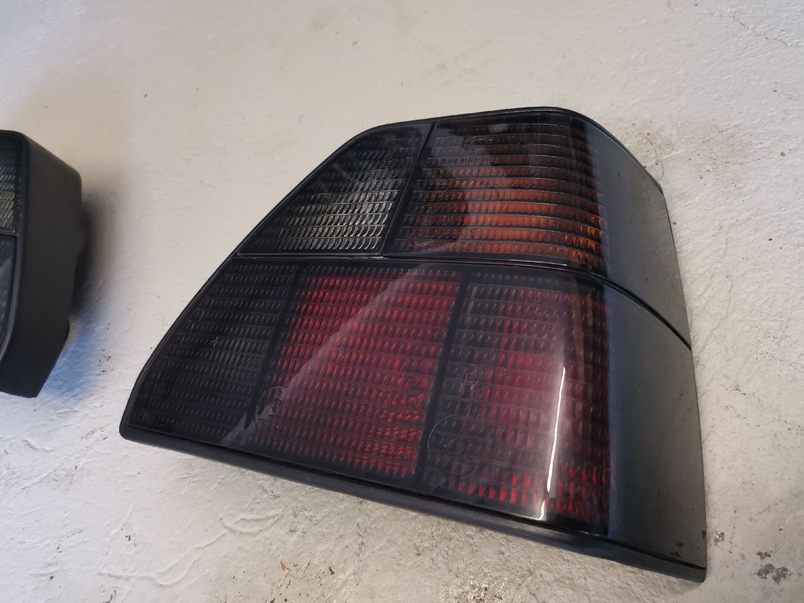 Volkswagen Alle Autoersatzteile: VW Golf 2 Hella Rückleuchten dunkel  – Gebraucht aus Bellach von subimarc 1