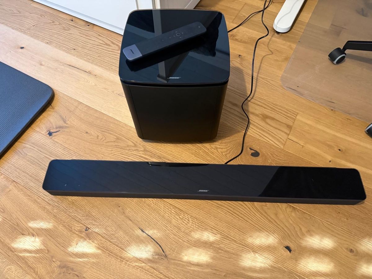 Bose Home Cinema: Bose Soundbar 700 mit Bass Modul 700 – Usato da Müswangen venduto da Vickylentsch