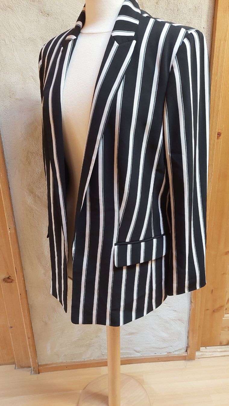 H&M Jacken: Très joli blazer, taille 44 – Neu (gemäss Beschreibung) aus Marsens von fripe-milodon 1