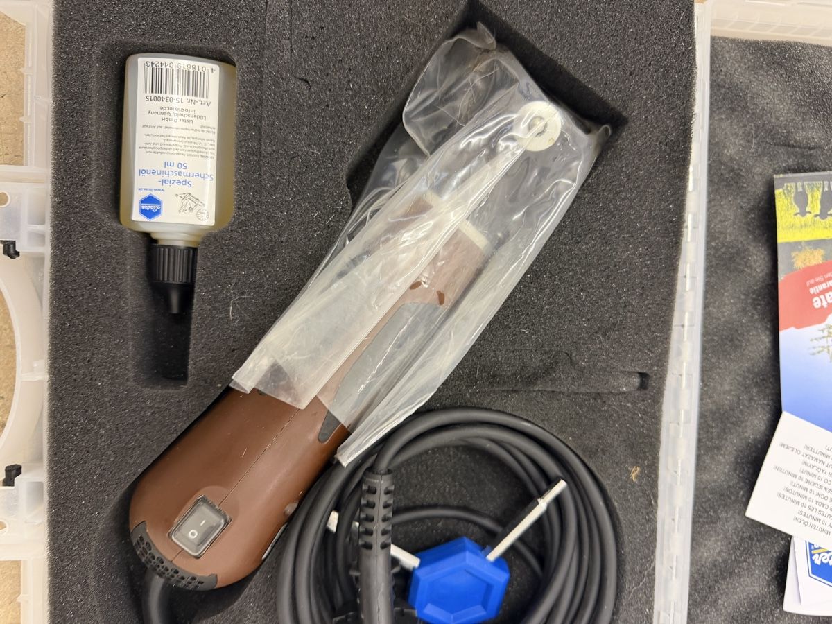 Prodotti per la cura & articoli per la pulizia: Schermaschine zu verkaufen – Usato da Buttwil venduto da sib_k658 2