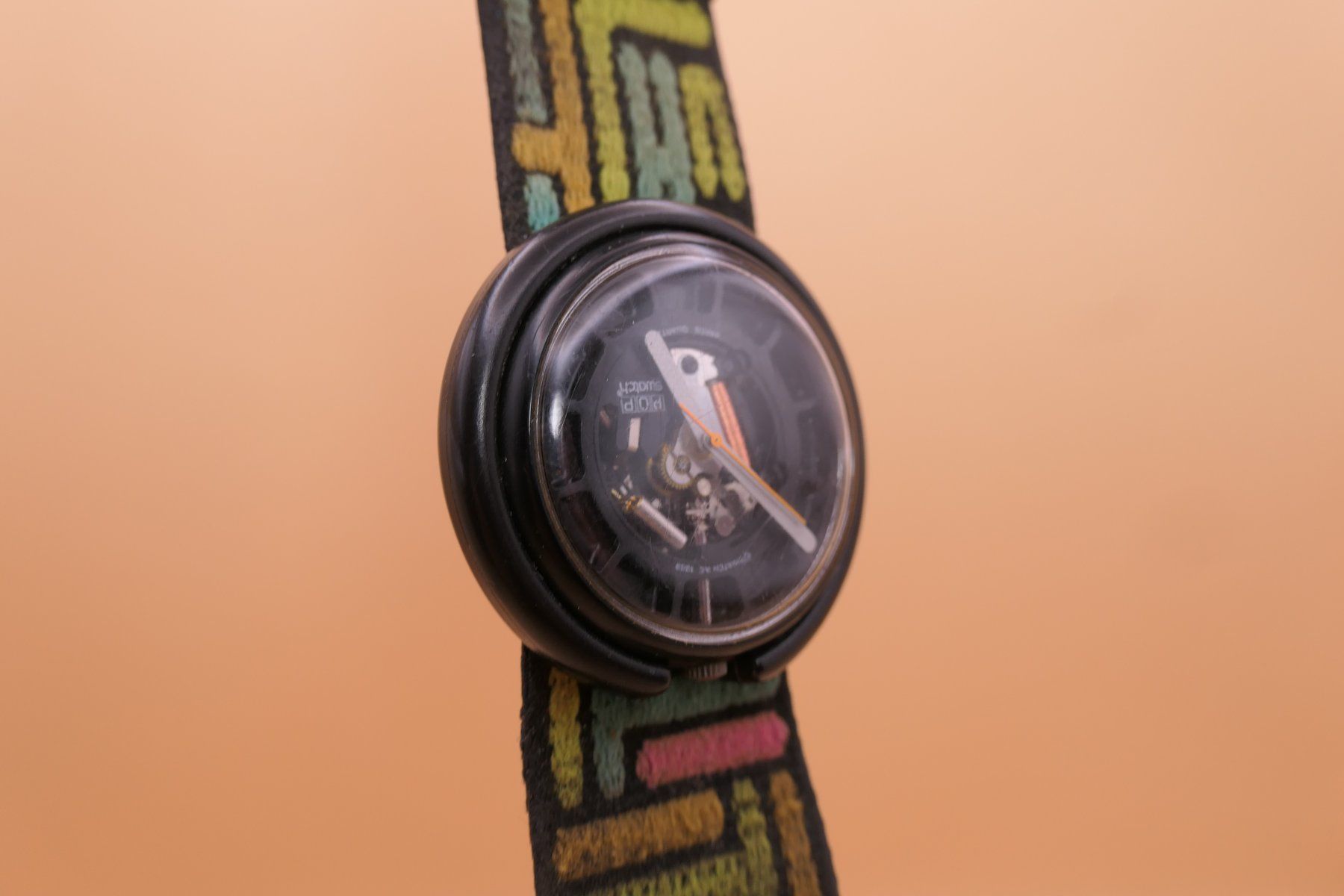 Swatch Orologi: Swatch POP "Rote Lichter" BB108, 1988, neue Batterie – Usato da Thun venduto da CHRONOTIKA 2