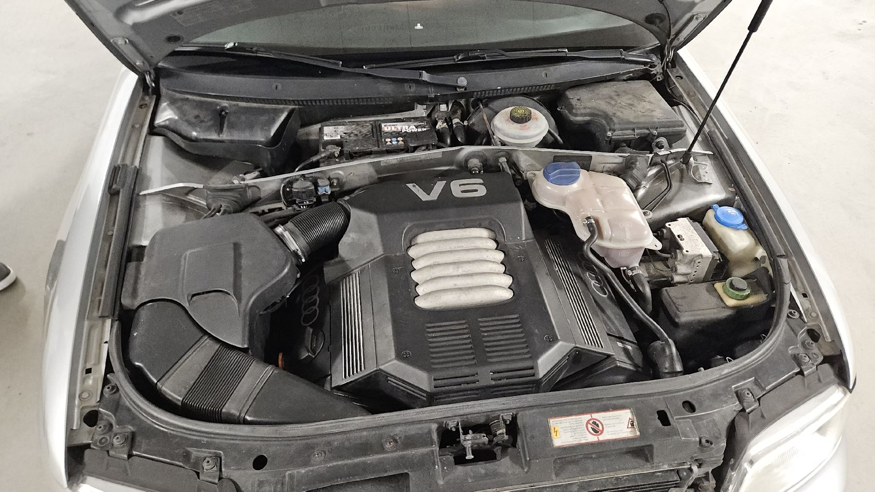 Audi Automobili: Audi A4 B5 2.8l Quattro Handschalter – Usato da Necker venduto da ps.culture 7