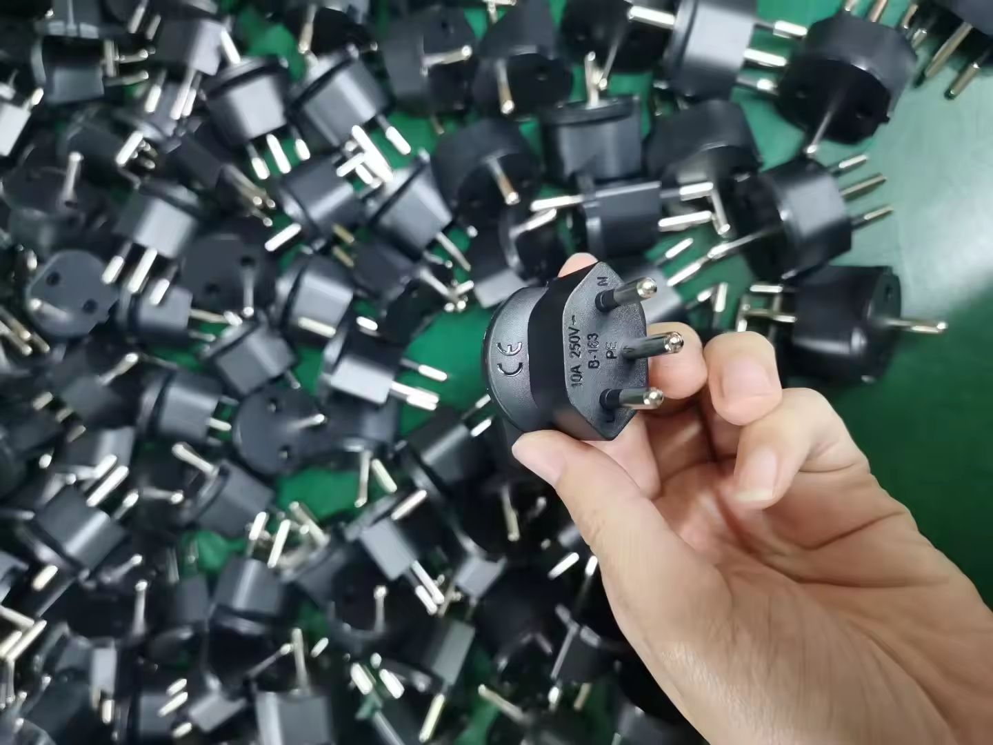 Unità & Adattatore: 50 x Fixadapter / Eurostecker 10A 250V – Nuovo e nell'imballaggio originale da Chur venduto da posten-handel-ch