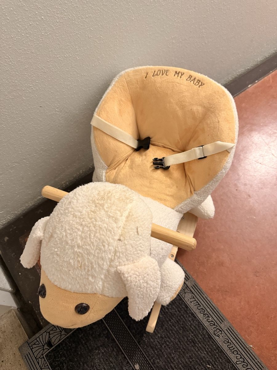 Jouets: Mouton à bascule en peluche pour bébé – D'occasion à Les Avanchets par murat.sahin 2
