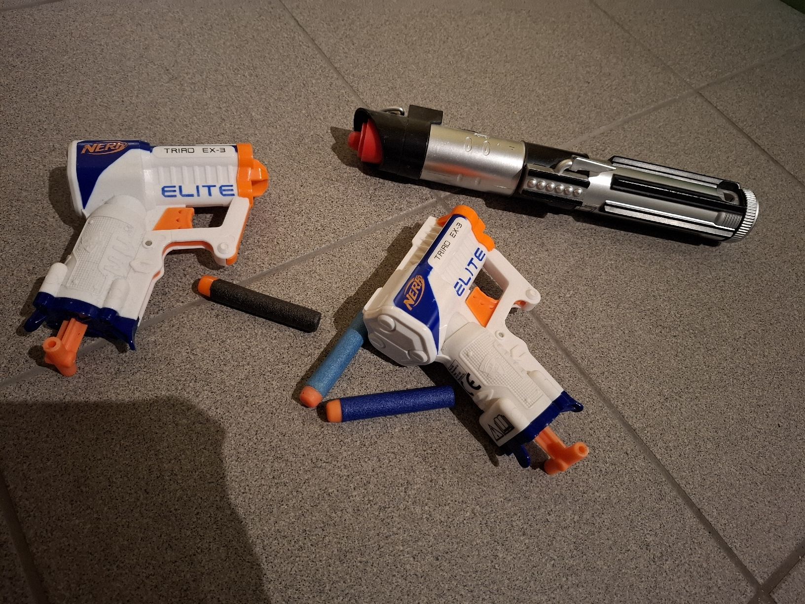 Nerf Giocattoli: Nerf Guns & Star Wars Laserschwert Set – Usato da Oftringen venduto da januarloch 1