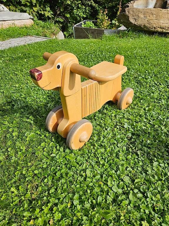Veicoli per bambini: Rutschhund aus Holz – Usato da Bäretswil venduto da sia_cp8q