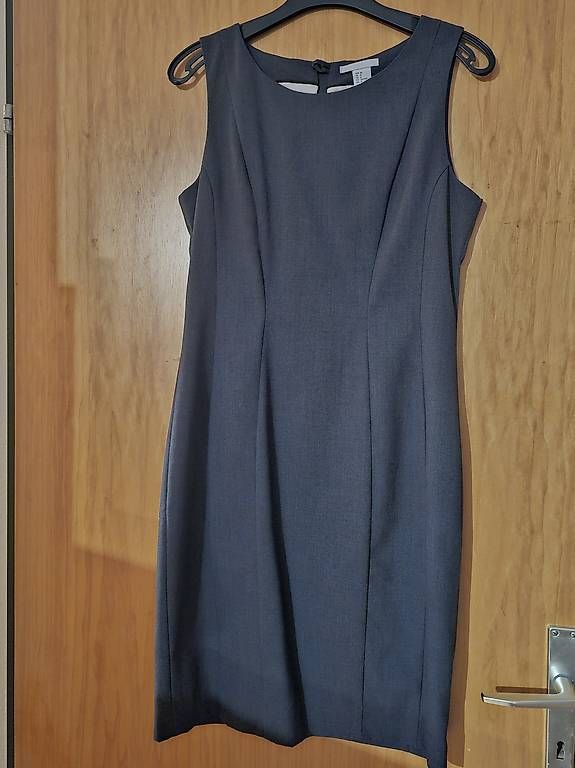 Kleider: Businesskleid grau Gr 38 H&M – Gebraucht aus Uzwil von sousse73