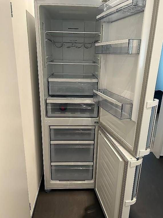 Kühlschrank: Grosser Kühlschrank Gefrierfach – Gebraucht aus Simplon Dorf von fraueulalia