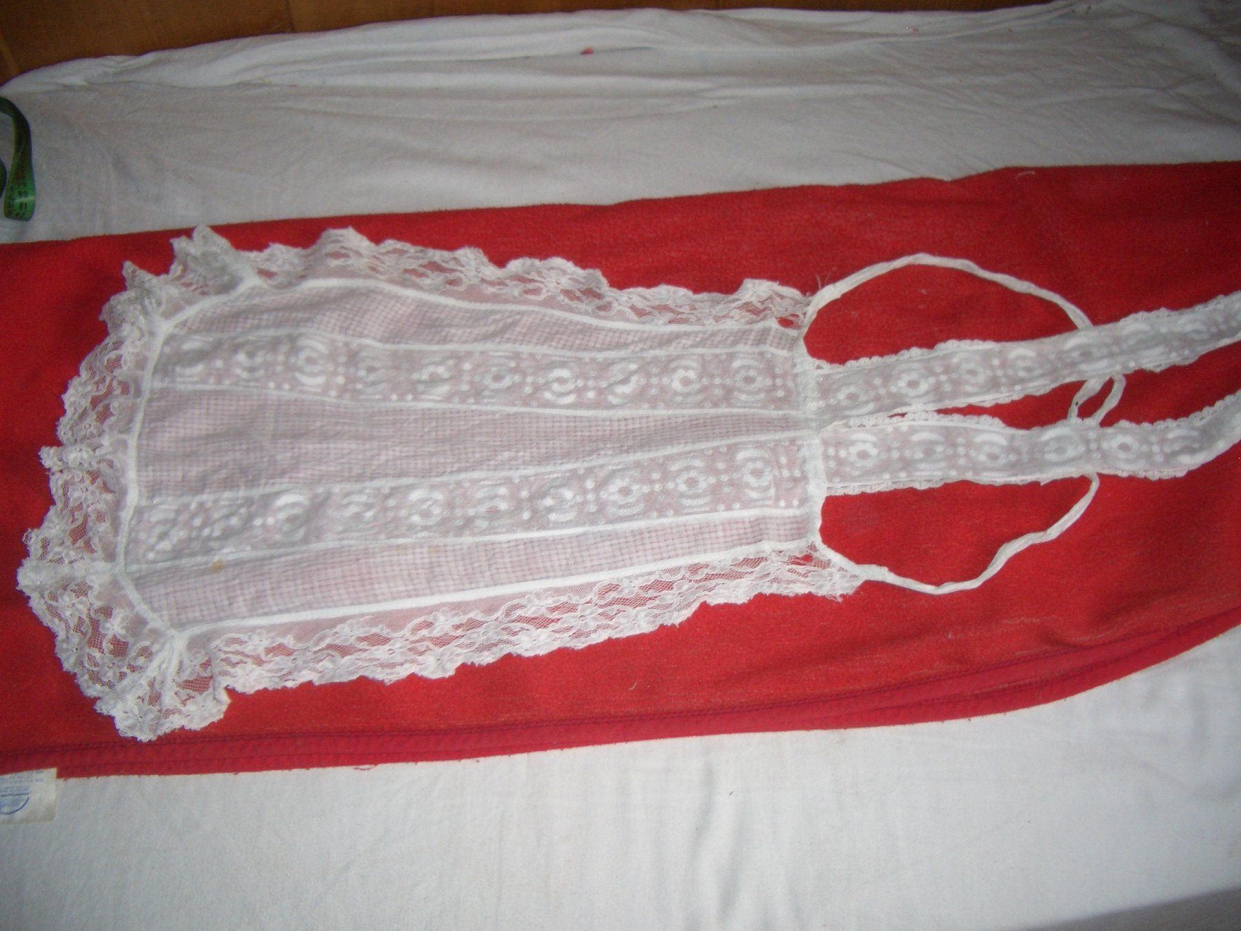Abbigliamento & accessori d'epoca: Schürze weiss Spitze antik – Usato da Präz venduto da Eroberto
