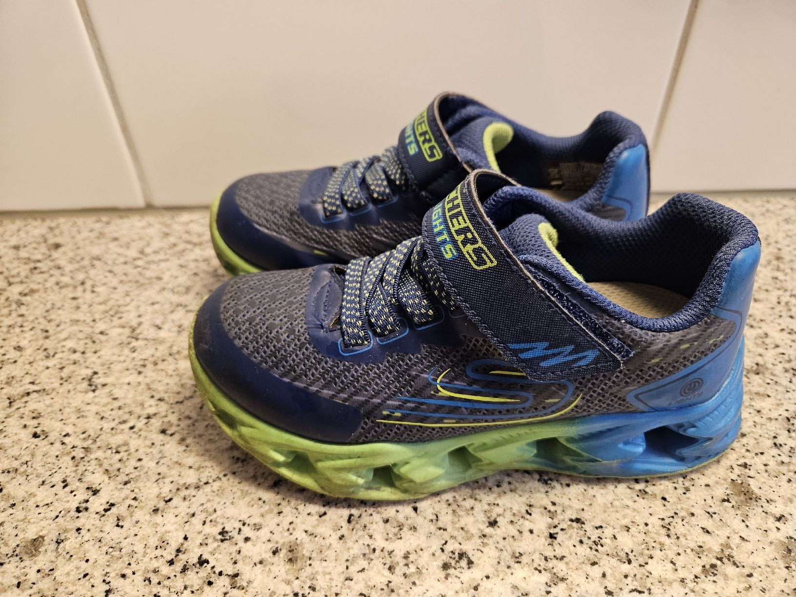 Skechers Scarpe per ragazzi: Kinderschuhe gr. 29 – Usato da Ennenda venduto da eel_ts7s 1