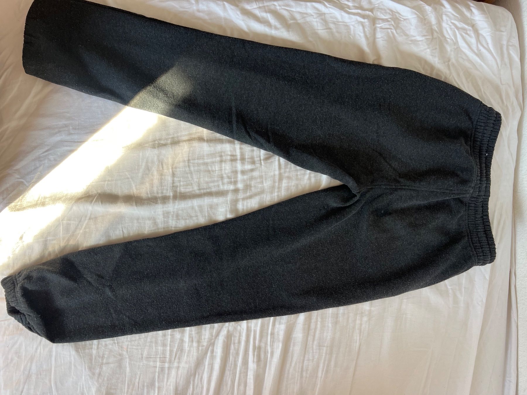 Pantaloni: Pantalon jogging Salted Basics gris taille S – Usato da Le Grand-Saconnex venduto da sol_jqk7 2