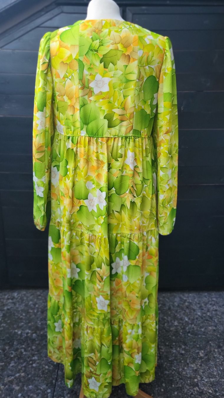 Robes: Robe en soie verte  – Neuf (Voir description) à Fribourg par VictoriaShop7 2