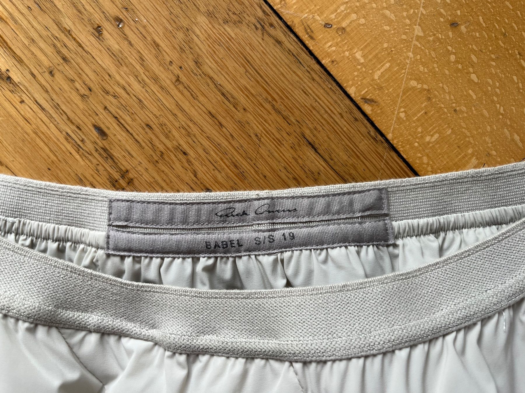 Rick Owens Gonne: Rick Owens mini short/jupe avec franges – Nuovo (secondo la descrizione) da Genève venduto da dachaw 4