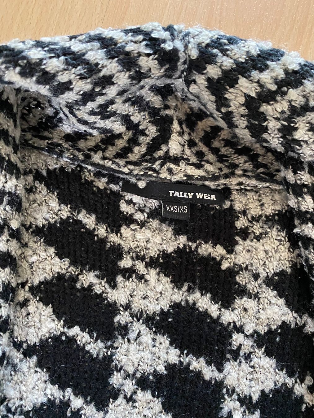 Pullover & Sweatshirts: Schöner Cardigan / Pullover – Gebraucht aus Basel von shirley_gold 2