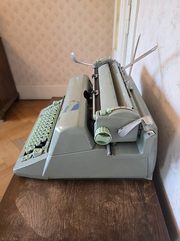 Hermès Macchine da scrivere: Machine à écrire Hermes ambassador – Usato da Coppet venduto da adu_bk8n