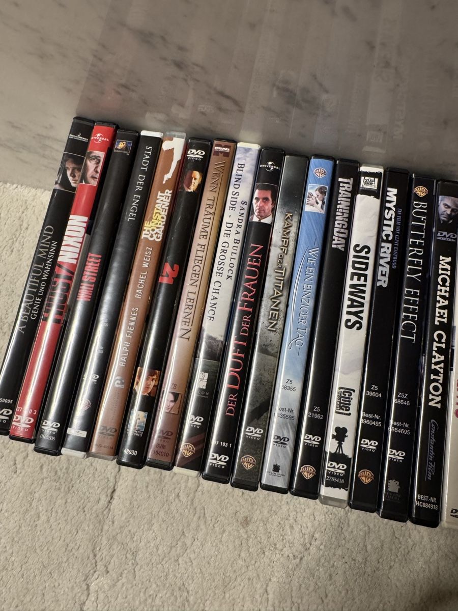 Tous les DVDs: DVDs – D'occasion à Aarau Rohr par mic_d6nr 1