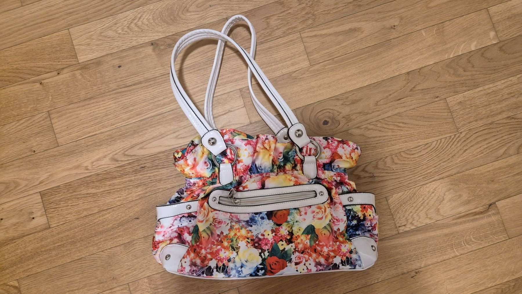 Taschen für Damen: Handtasche weiss mit Blumenmotiv – Gebraucht aus Bitsch von cka_6hff 1